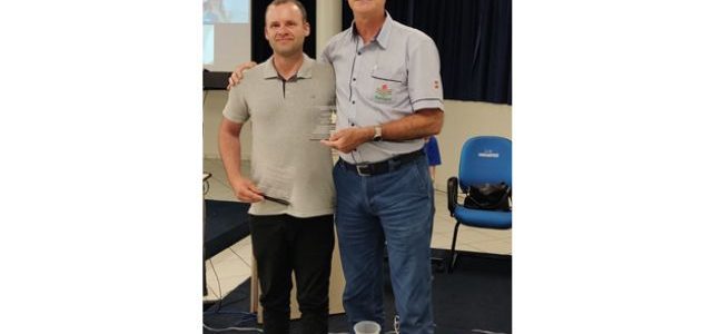 Pesquisador da Epagri recebe homenagens do Grupo Amigos do Solo e da Unochapecó