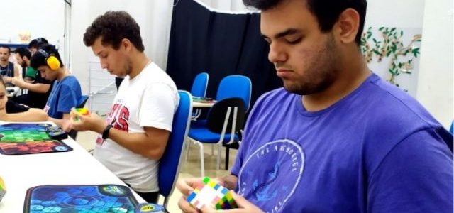 Filho de técnico em meteorologia da Epagri é campeão em disputa de cubo mágico